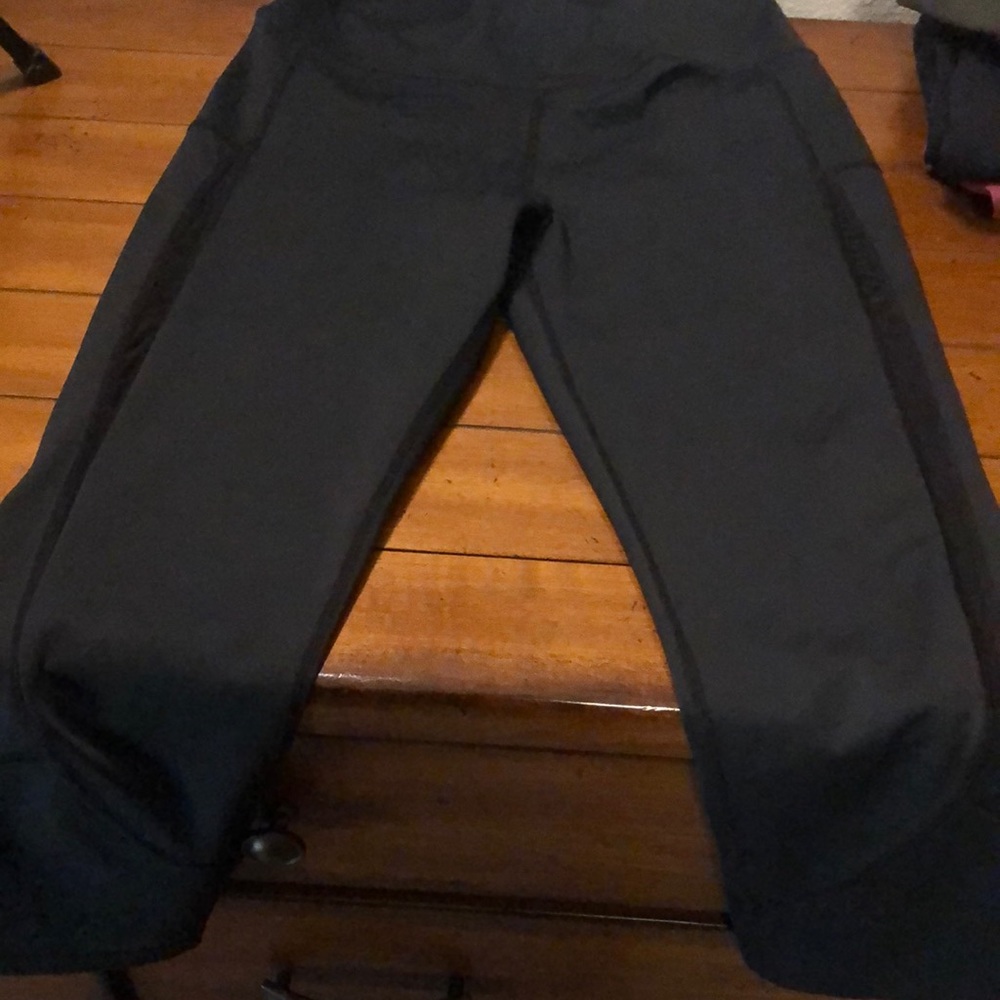 Zyia Active Black Light n Luxe High Rise Mesh Capri Leggings